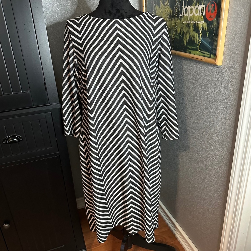 Taylor Woman Dress 14W Black White Chevron 3/4 Sleeve Knit Mod Office Career